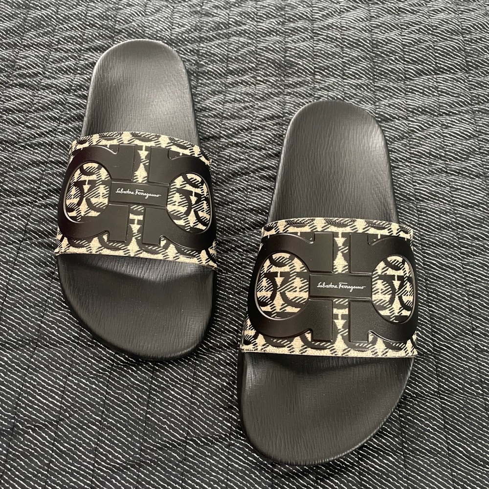 Salvatore Ferragamo Black and Beige Slide Sandals - Picture 9 of 9